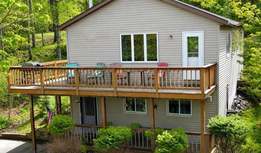 W16468 S Hilbert Dr, Armstrong Creek, WI 54103 - 3 Beds, 2 Bath