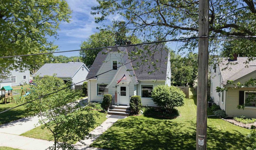 1738 N ERB St, Appleton, WI 54911 - 4 Beds, 2 Bath