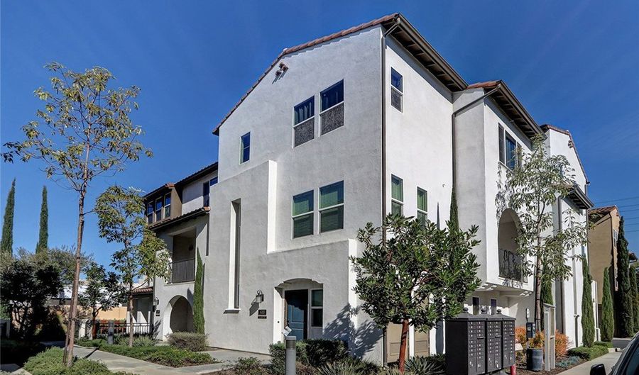 629 S Kinney, Anaheim, CA 92805 - 3 Beds, 3 Bath