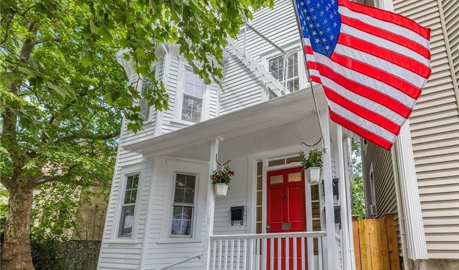 28 Young St 1, Newport, RI 02840 - 2 Beds, 1 Bath