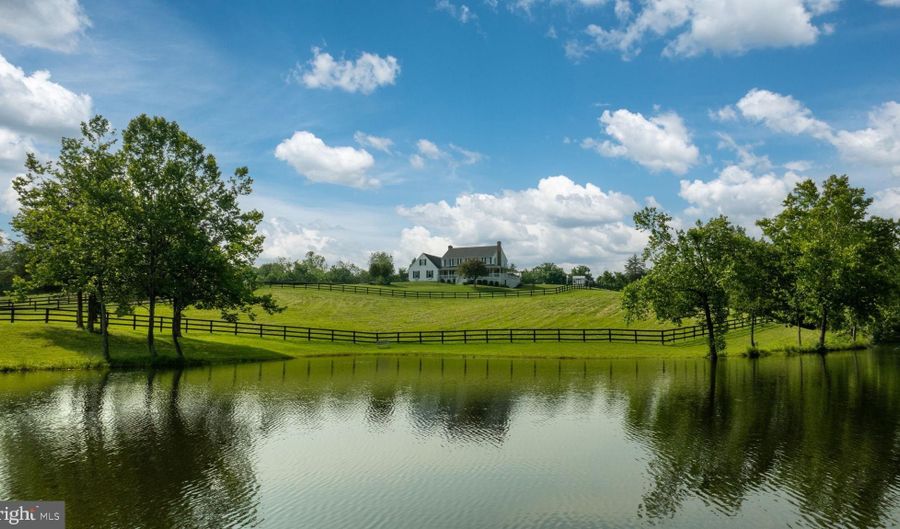 5191 BEACH RIDGE Ln, Amissville, VA 20106 - 5 Beds, 5 Bath