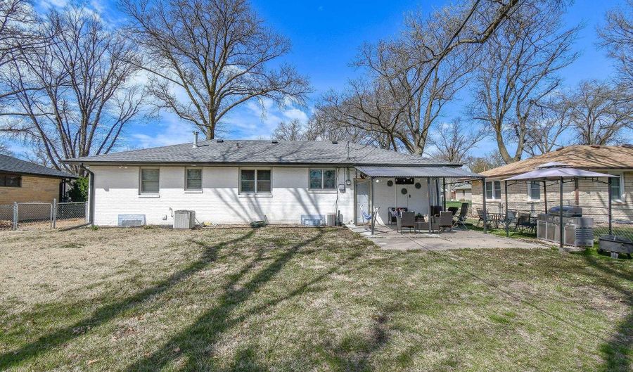 1316 N 13th St, Beatrice, NE 68310 - 3 Beds, 2 Bath