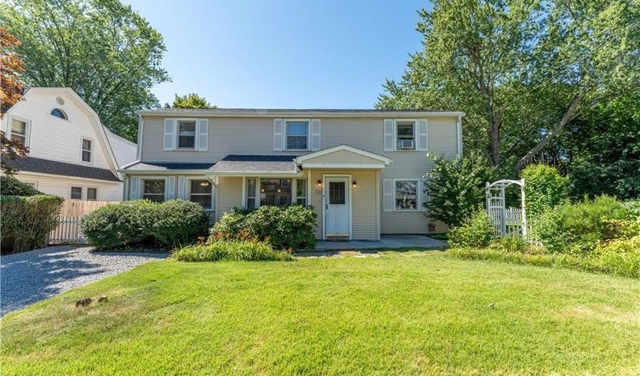 88 General Hawkins Dr, Warwick, RI 02888 - 3 Beds, 2 Bath