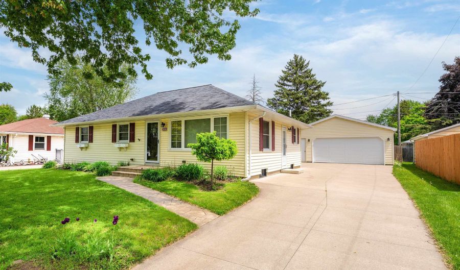 2406 S FOUNTAIN Ave, Appleton, WI 54915 - 3 Beds, 1 Bath