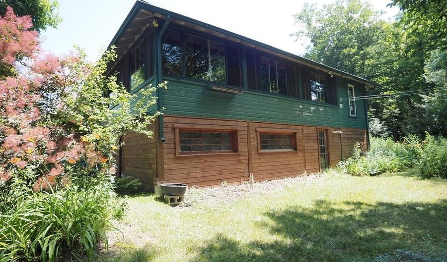 759 Young's Corners Rd, Amsterdam, NY 12010 - 2 Beds, 2 Bath