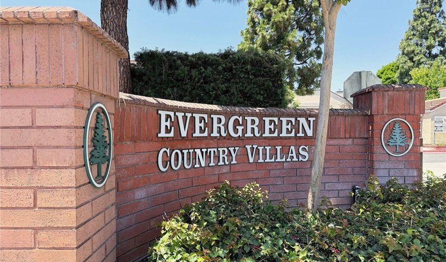 3537 W Greentree Cir C, Anaheim, CA 92804 - 2 Beds, 2 Bath