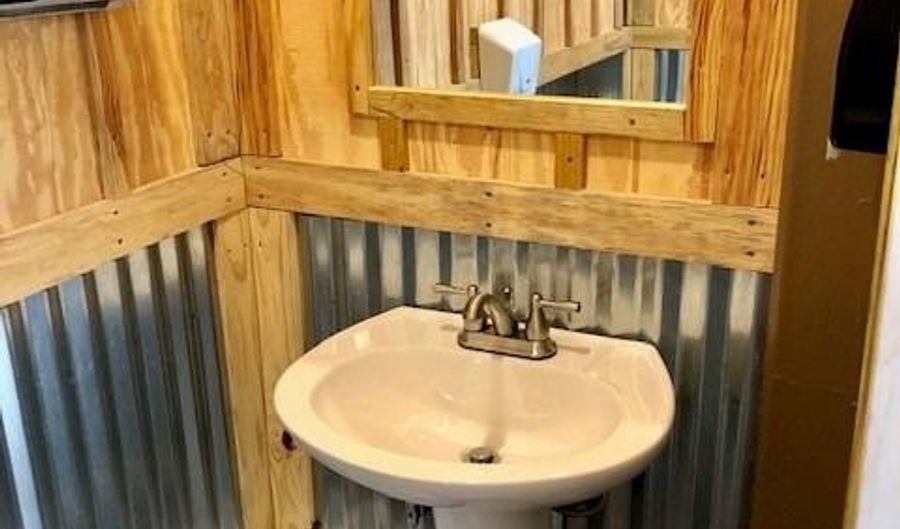 301 N Main, Albany, TX 76430 - 0 Beds, 0 Bath