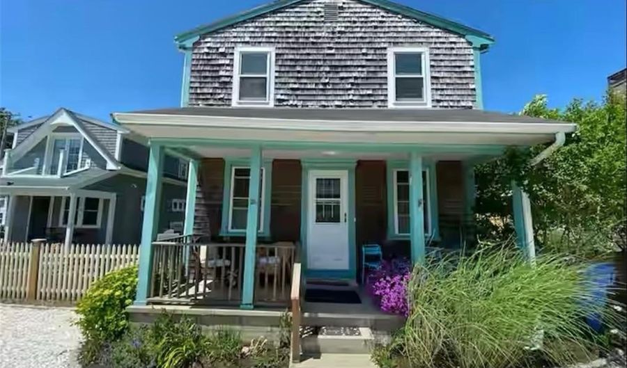 17 Warren Ave 17, Middletown, RI 02842 - 3 Beds, 2 Bath