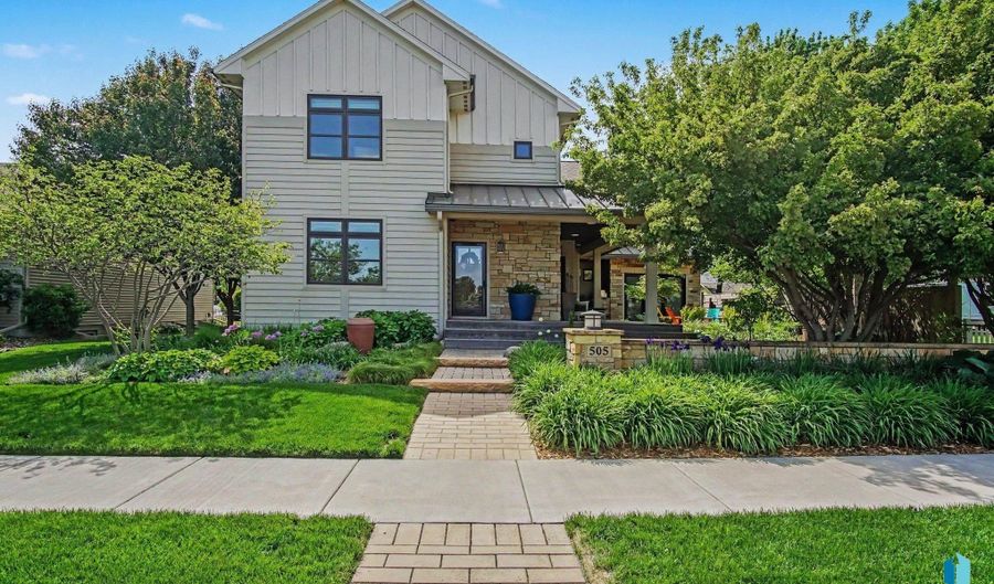 505 N Pasque Flower Trl, Brandon, SD 57005 - 5 Beds, 5 Bath