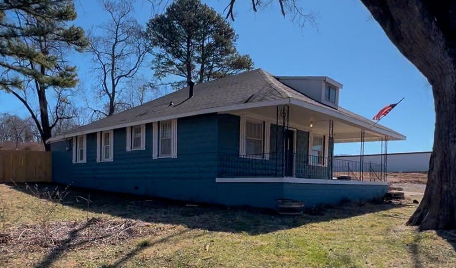 1612 S Jefferson St, Ava, MO 65608 - 4 Beds, 2 Bath