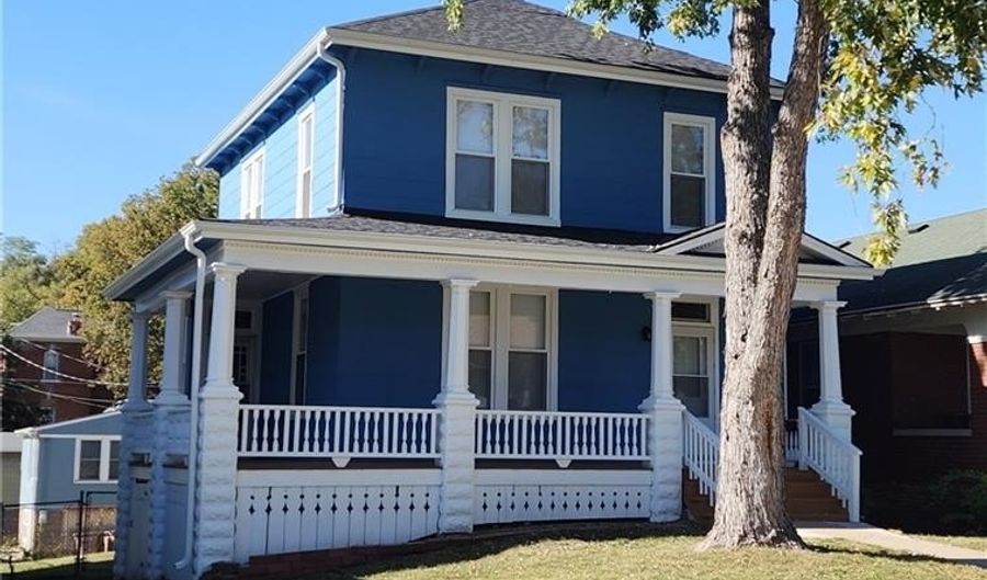 219 N 12th St, Atchison, KS 66002 - 3 Beds, 2 Bath