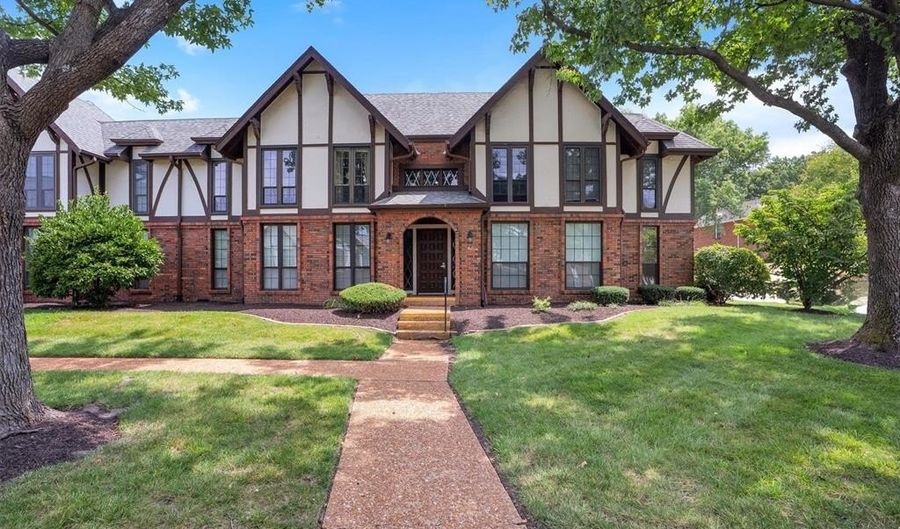 917 Claytonbrook Dr 1, Ballwin, MO 63011 - 2 Beds, 2 Bath