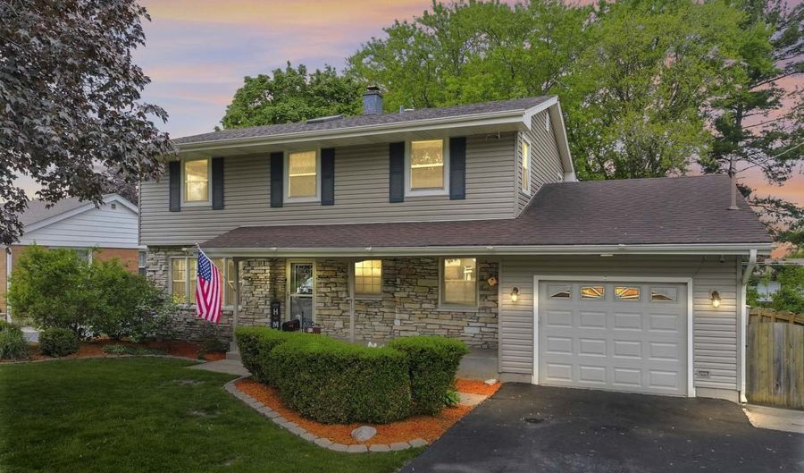 912 David St, Antioch, IL 60002 - 5 Beds, 4 Bath