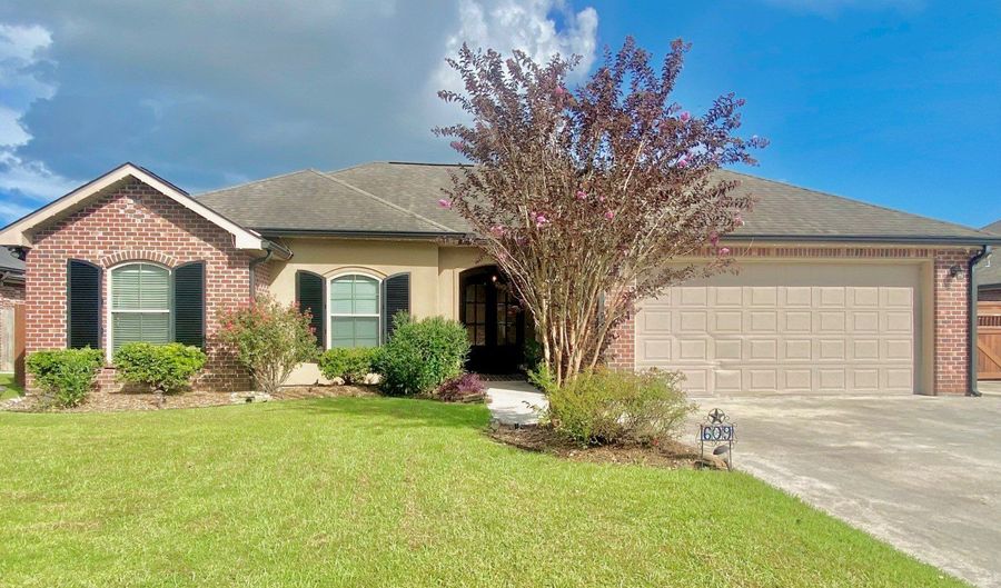 609 Shadowlawn Dr, Berwick, LA 70342 - 4 Beds, 3 Bath