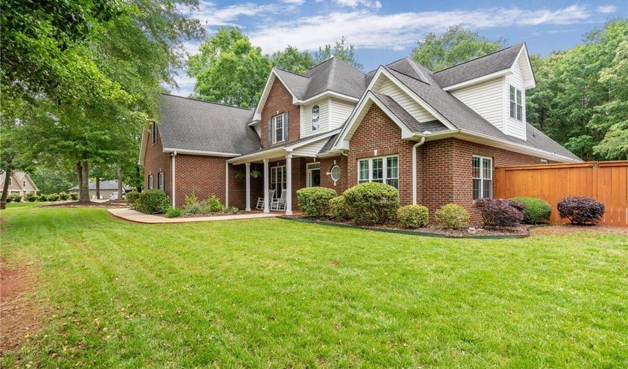 103 Crepe Myrtle Ln, Anderson, SC 29625 - 3 Beds, 3 Bath