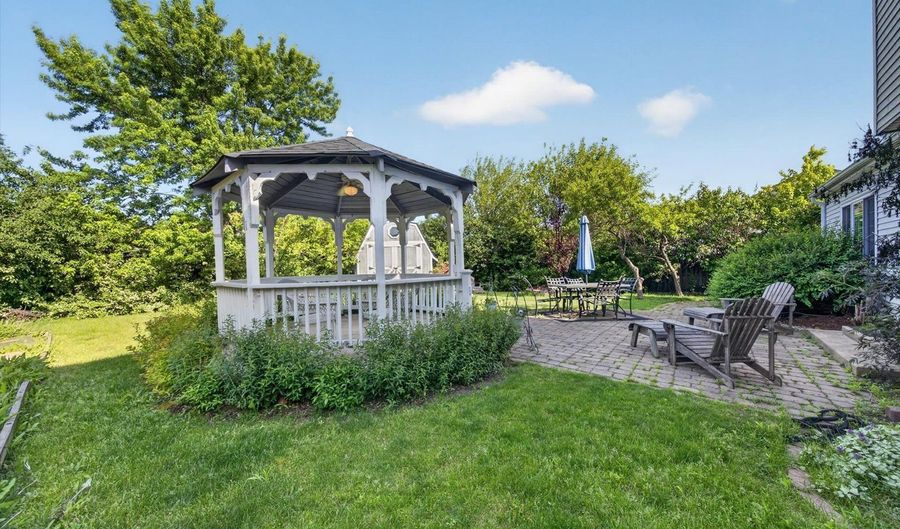 1141 Stonegate Rd, Algonquin, IL 60102 - 3 Beds, 4 Bath