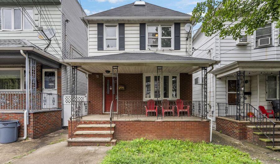 39 W 40TH St, Bayonne, NJ 07002 - 4 Beds, 1 Bath