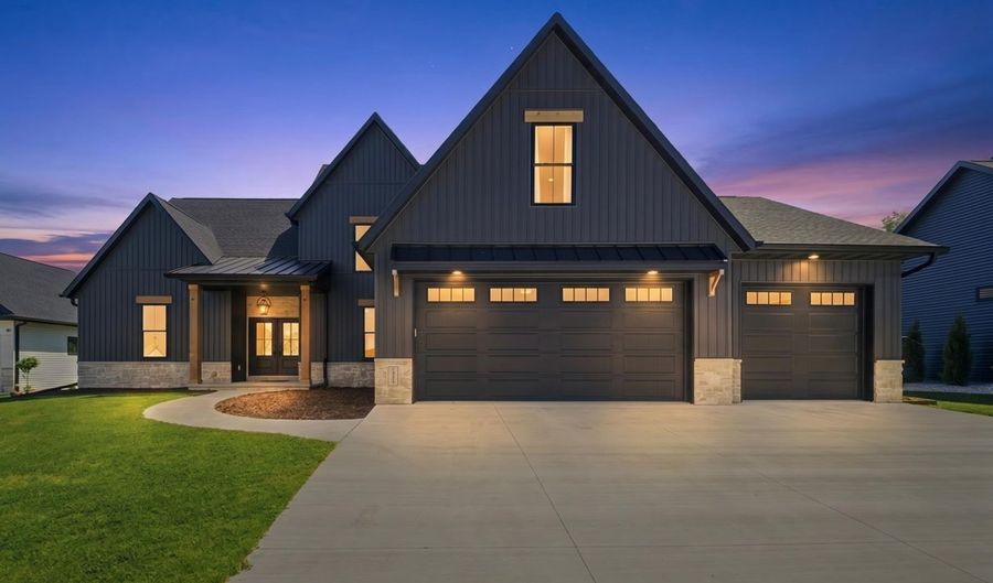 N9250 CASSANDRA Way, Appleton, WI 54915 - 5 Beds, 3 Bath