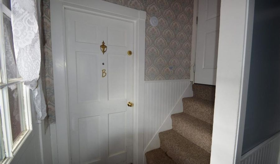 167 Coggeshall Ave B, Newport, RI 02840 - 2 Beds, 2 Bath
