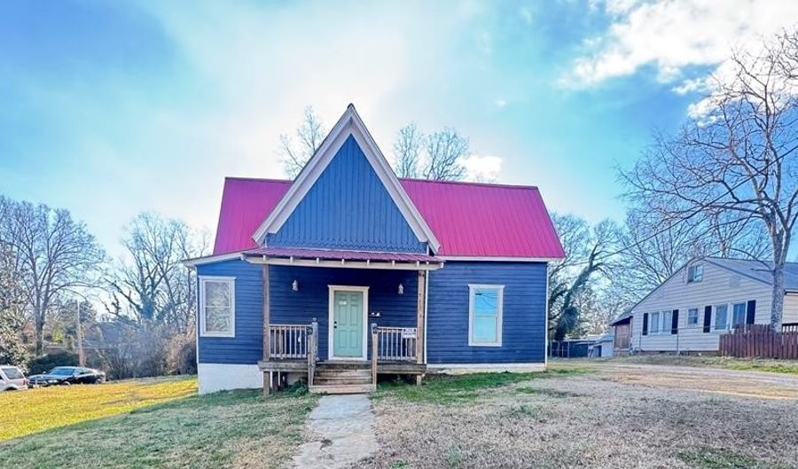 401 CHESTNUT St, Abbeville, SC 29620 - 5 Beds, 3 Bath