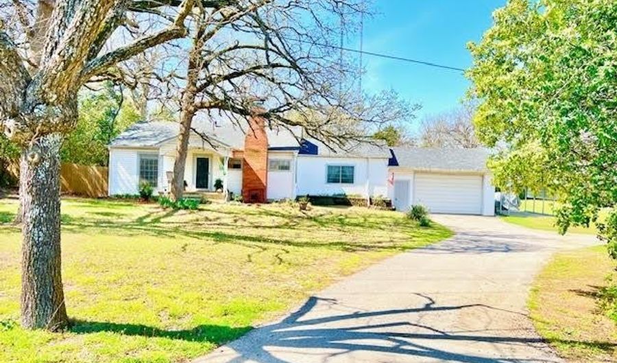 425 US Highway 175 W, Athens, TX 75751 - 3 Beds, 2 Bath