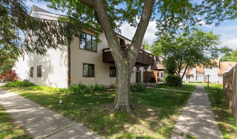 2470 W GLENDALE Ave 2D, Appleton, WI 54914 - 2 Beds, 1 Bath