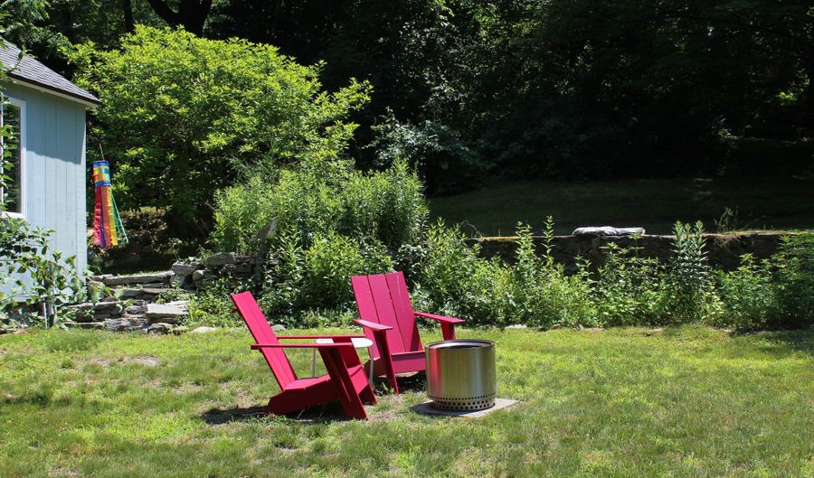 55 Liberty St, Chester, CT 06412 - 2 Beds, 3 Bath