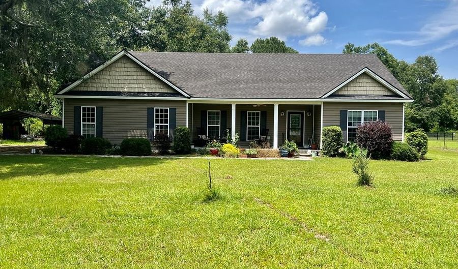 24 Robert Day Rd, Adel, GA 31620 - 3 Beds, 2 Bath