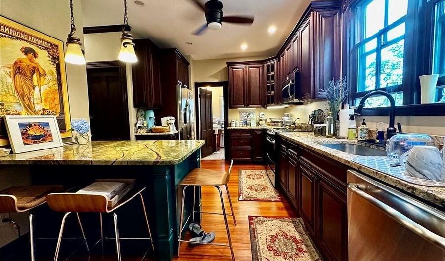 17 Lincoln St, Newport, RI 02840 - 4 Beds, 3 Bath