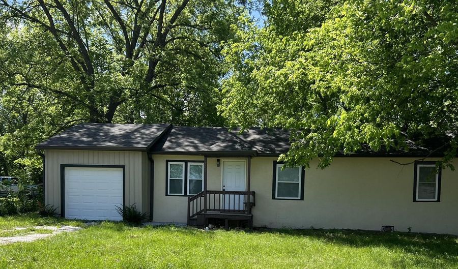 505 W Mill St, Ash Grove, MO 65604 - 3 Beds, 1 Bath