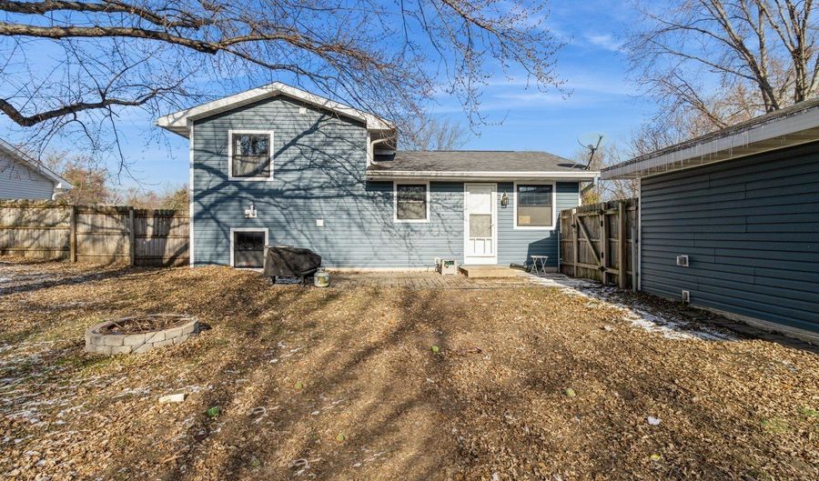 1020 7th St NW, Altoona, IA 50009 - 3 Beds, 2 Bath