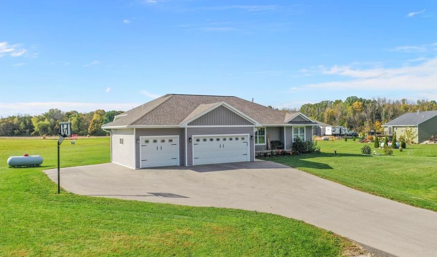 2851 T BERG Cir, Abrams, WI 54101 - 4 Beds, 3 Bath