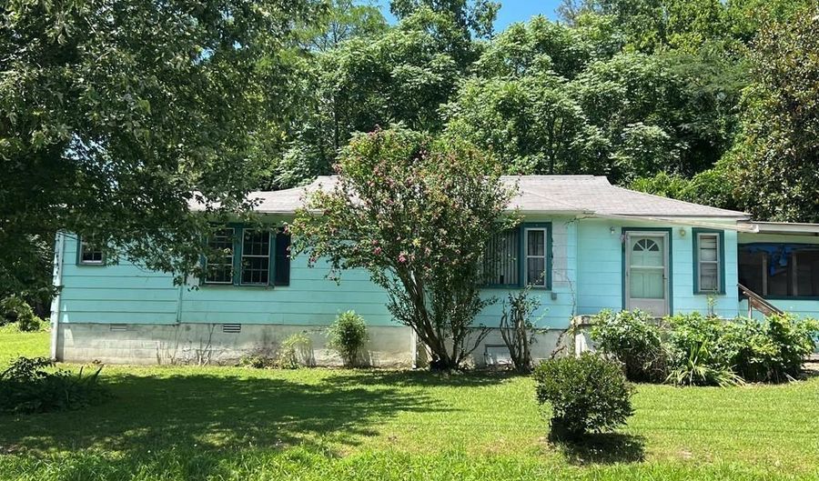512 Main St, Baxter, TN 38544 - 3 Beds, 2 Bath