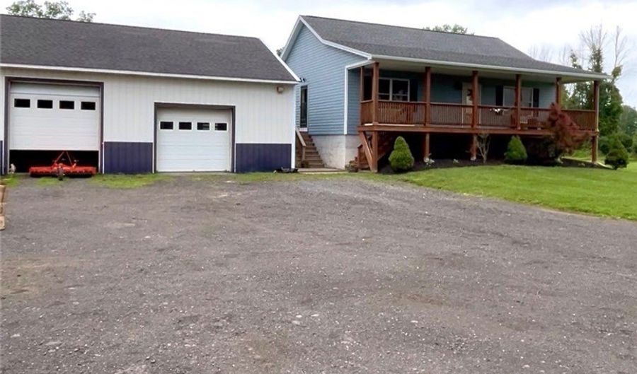 4667 Johnny Cake Ln, Albion, NY 14411 - 3 Beds, 2 Bath