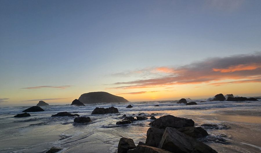 1241 LIGHTHOUSE Ln, Brookings, OR 97415 - 3 Beds, 2 Bath