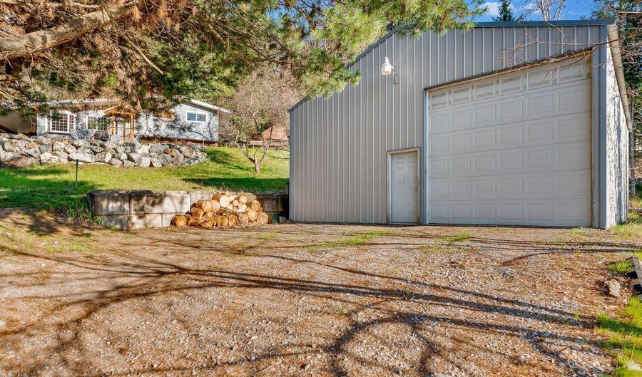 6482 Grant St, Bonners Ferry, ID 83805 - 4 Beds, 2 Bath