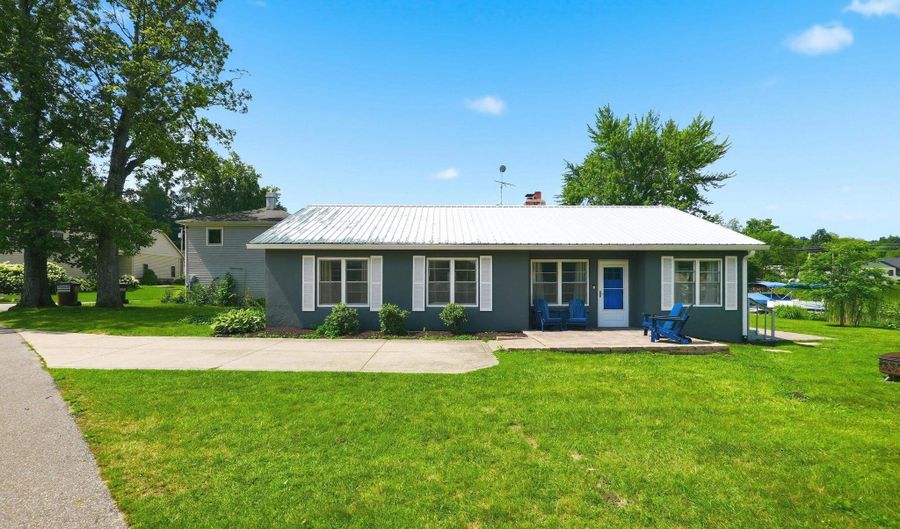 300 Lane 195 Crooked Lk, Angola, IN 46703 - 3 Beds, 1 Bath
