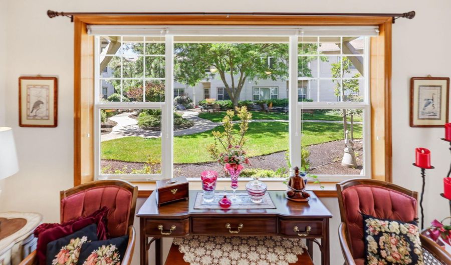 965 Golden Aspen Pl, Ashland, OR 97520 - 2 Beds, 2 Bath