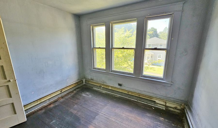 107 Gridley St, Bristol, CT 06010 - 3 Beds, 1 Bath