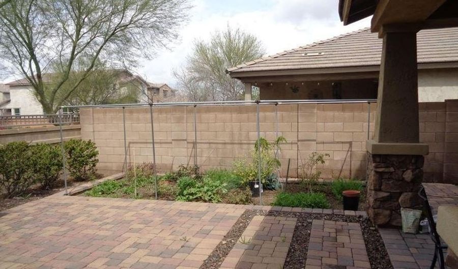 240 N SENATE St, Chandler, AZ 85225 - 3 Beds, 2 Bath