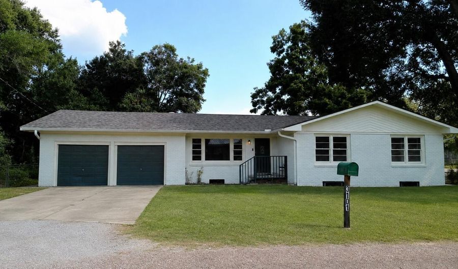 3101 Pine St, Abbeville, LA 70510 - 3 Beds, 2 Bath