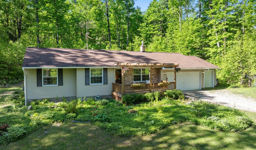 9707 Rogers Rd, Alanson, MI 49706 - 3 Beds, 2 Bath