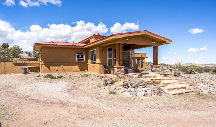 248 Child Of Waters Rd, Hillsboro, NM 88042 - 1 Beds, 2 Bath