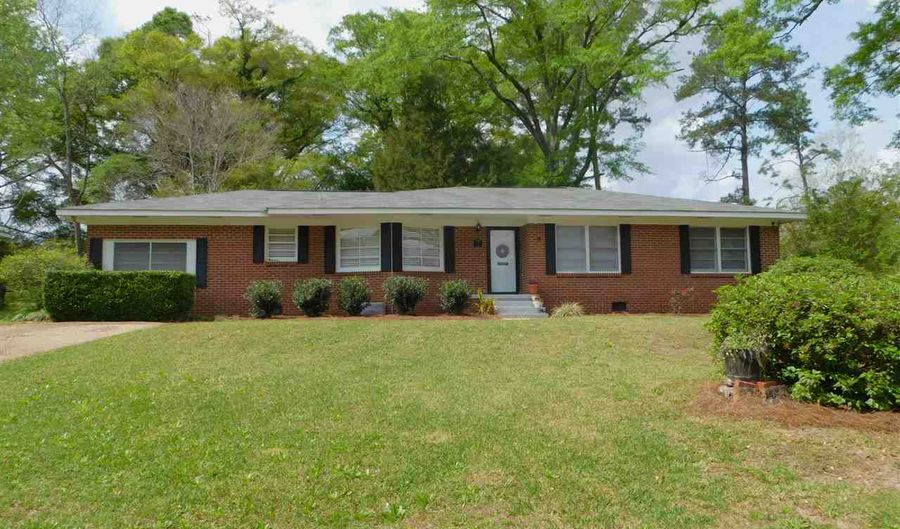 305 LAKEVIEW Dr, Andalusia, AL 36420 - 3 Beds, 2 Bath