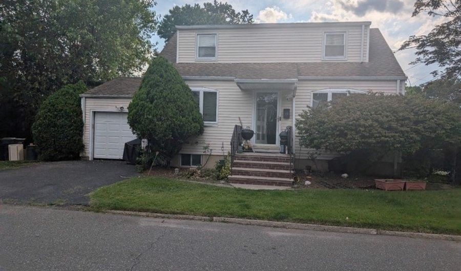 44 Bogert Pl, Bergenfield, NJ 07621 - 2 Beds, 1 Bath