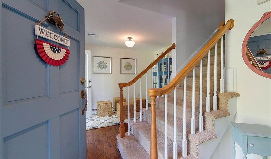 521 Corey Ln, Middletown, RI 02842 - 2 Beds, 3 Bath