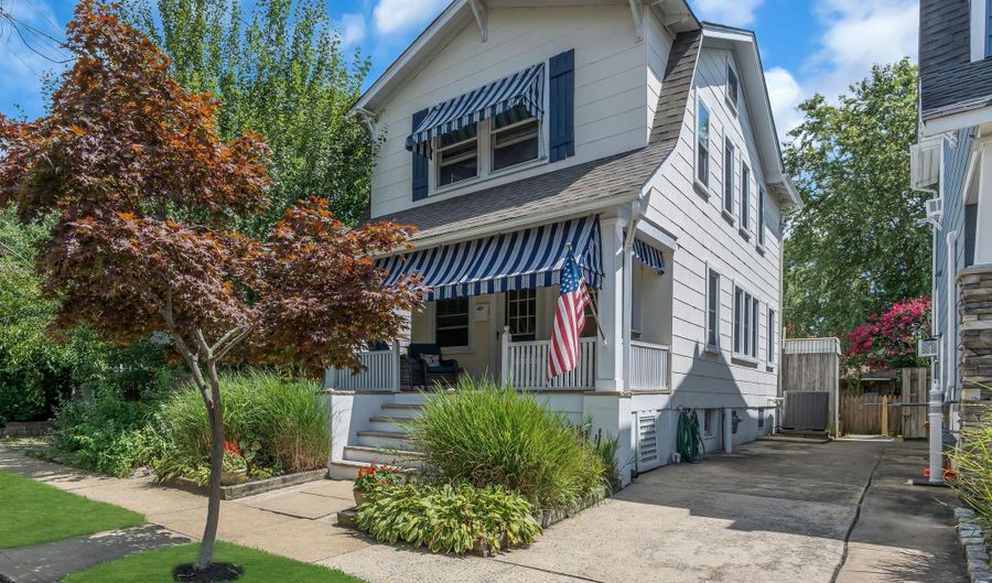 704 E St, Belmar, NJ 07719 - 3 Beds, 1 Bath