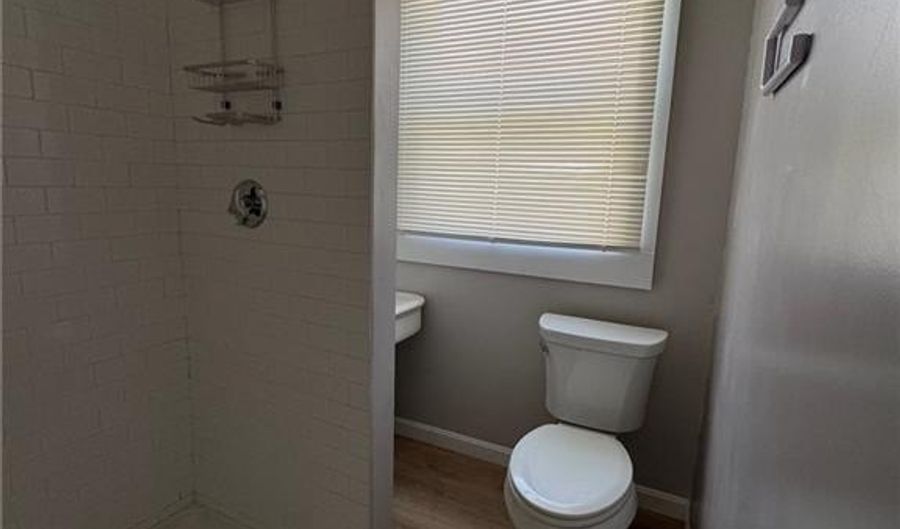 44 Crest St, Middletown, RI 02842 - 2 Beds, 1 Bath
