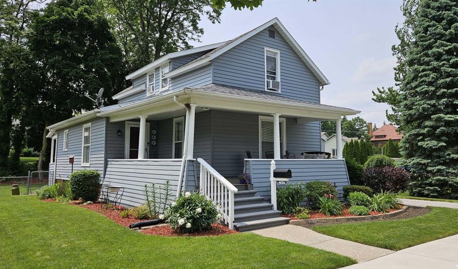 709 N Cedar St, Auburn, IN 46706 - 2 Beds, 2 Bath