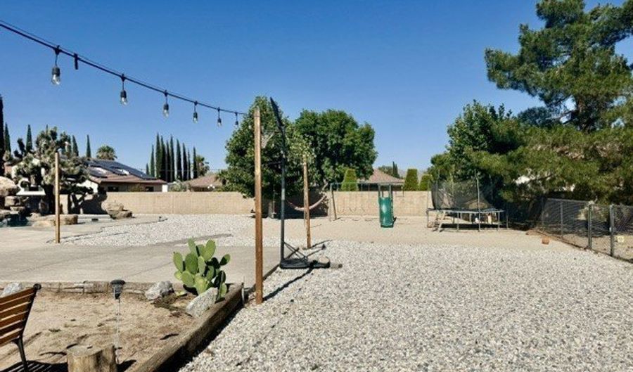 13375 Rincon Rd, Apple Valley, CA 92308 - 4 Beds, 3 Bath